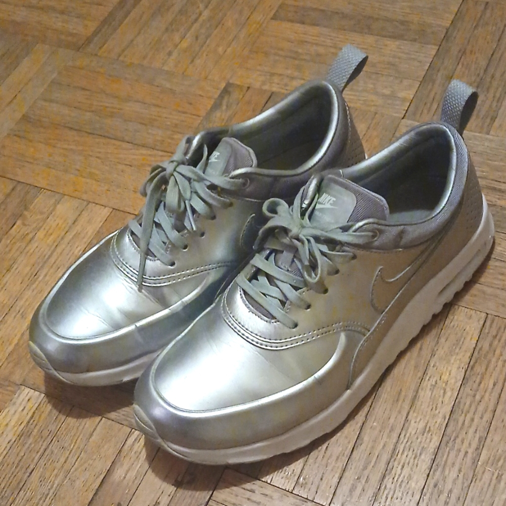 Nike Women's Metallic Silver Low-Top Sneakers